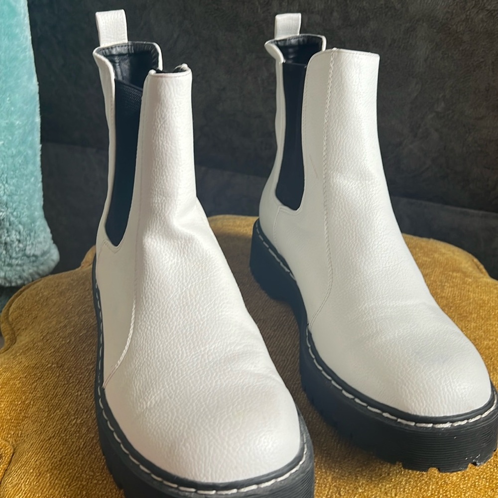 White Sincerely Jules Doc Martin type boots